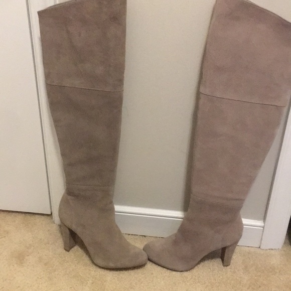 Beautiful suede over the knee boots - Picture 2 of 3